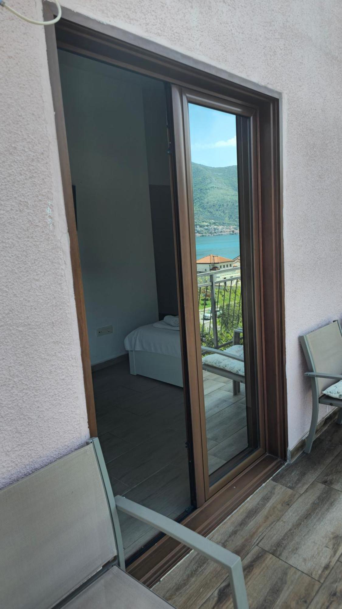 Apartament Modern Seaside Escape - Stunning Sea View - Private & Stylish Kotor Zewnętrze zdjęcie